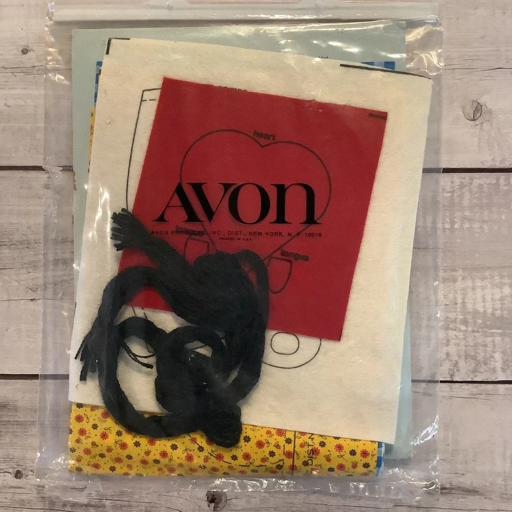 Avon Creative Needlecraft Love N Stuff Pillow Making Kit Calico Dog & Cat